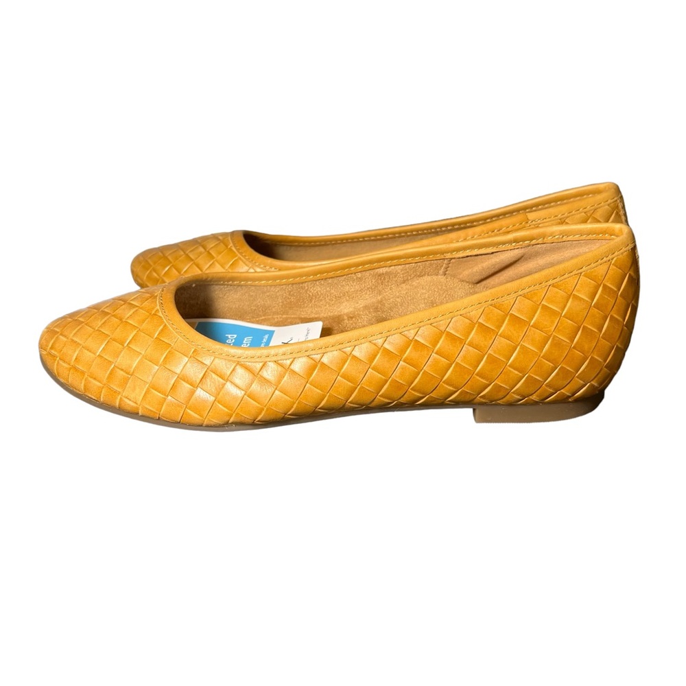 Aetrex Lyla flats in Sunflower, Size 7.5